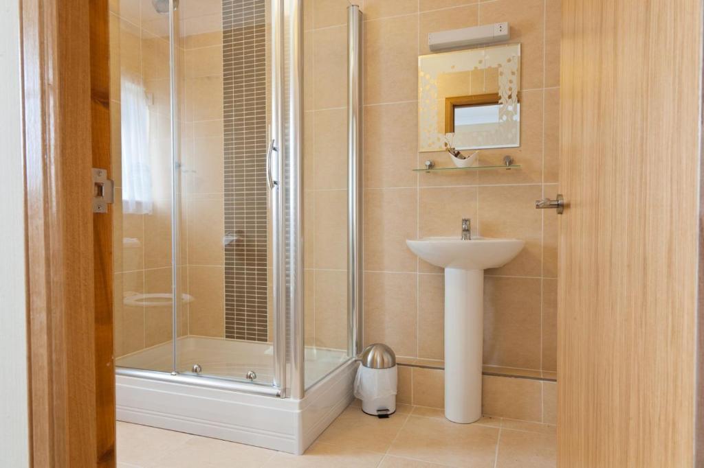 Caledonia Hotel Rosyth Zimmer foto